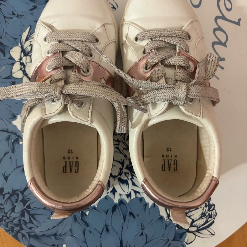 GAP Kids Toddler Girls Sneakers Size 12 White Rose Gold Lace Up Casual Shoes